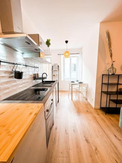 Nouveau ** Le Raffine Au Coeur De Guingamp ** Parking Eksteriør billede