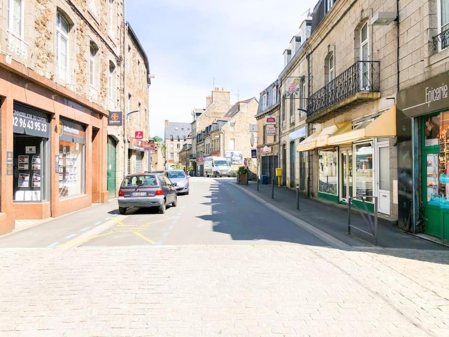 Nouveau ** Le Raffine Au Coeur De Guingamp ** Parking Eksteriør billede