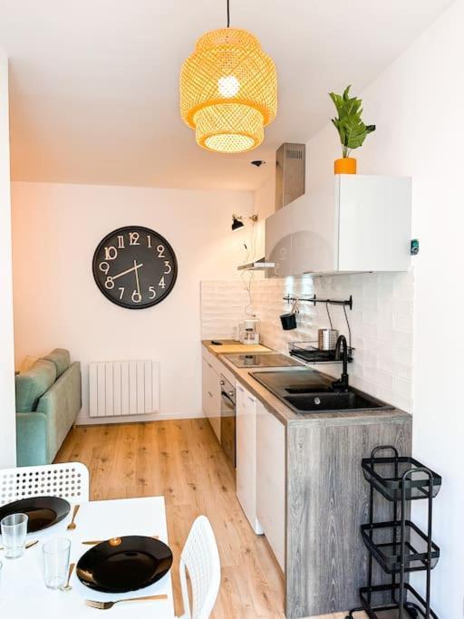 Nouveau ** Le Raffine Au Coeur De Guingamp ** Parking Eksteriør billede